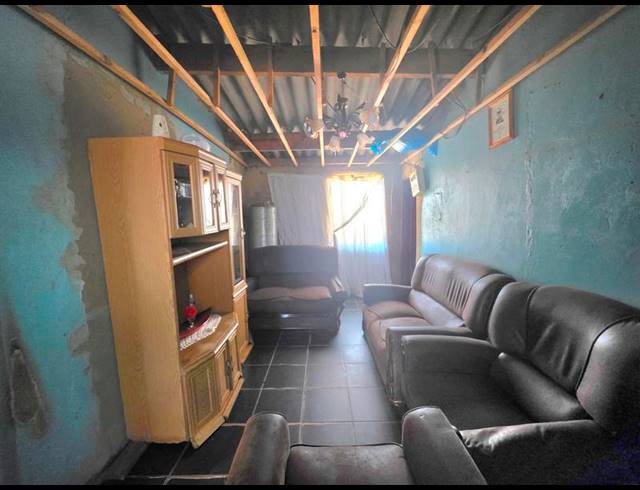 2 BEDROOM HOUSE FOR SALE IN WINDMILL PARK EXT